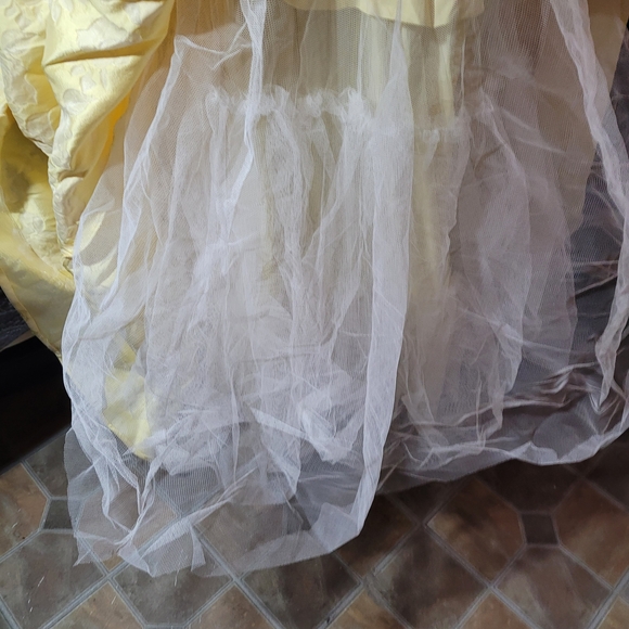 Sherri Hill Pale Yellow Floral Jacquard Ball Gown (Size 6) - Picture 5 of 8